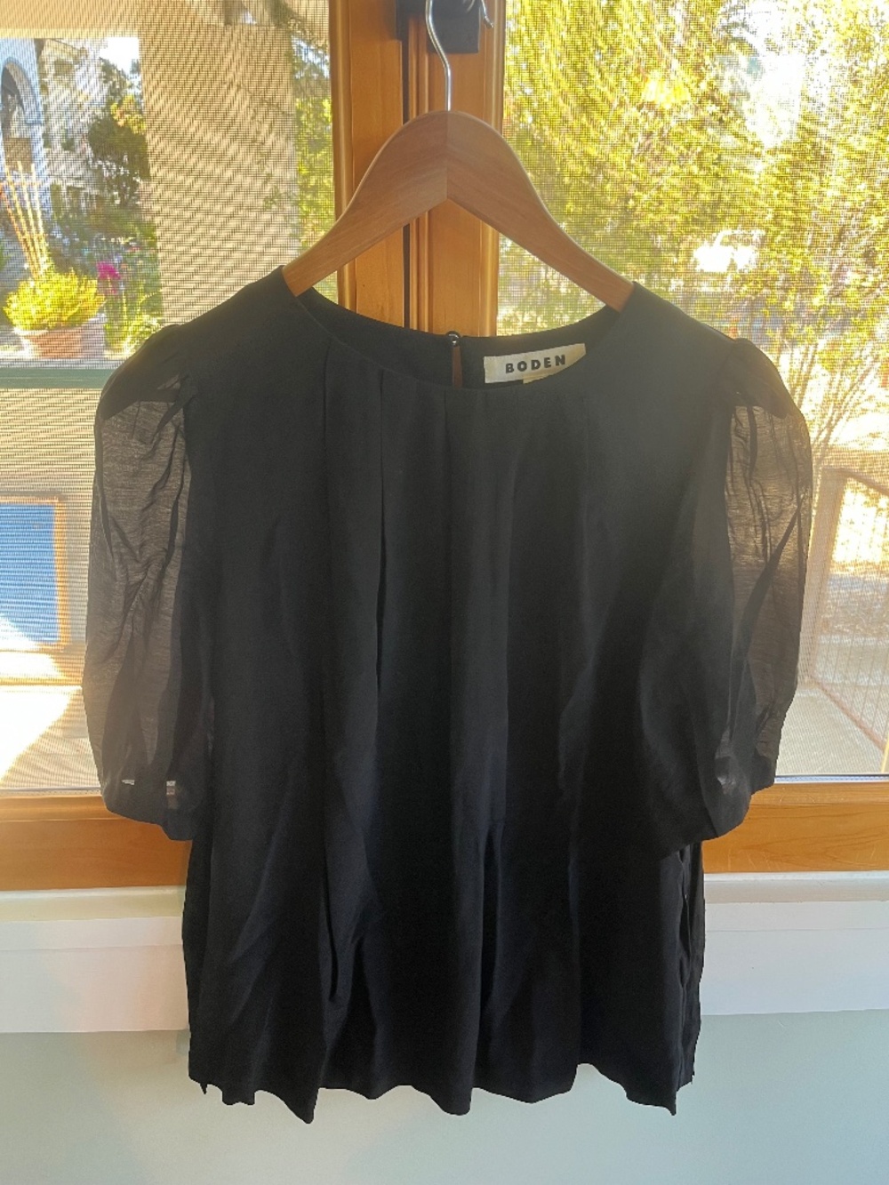 Boden Black Top Size 4